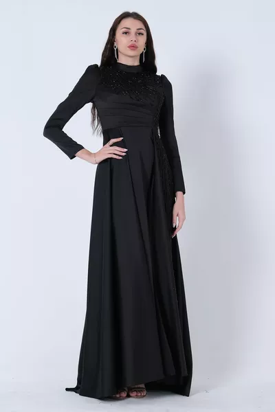 Abito da sera in raso Hijab con colletto giudice ricamato in pietra Nero 