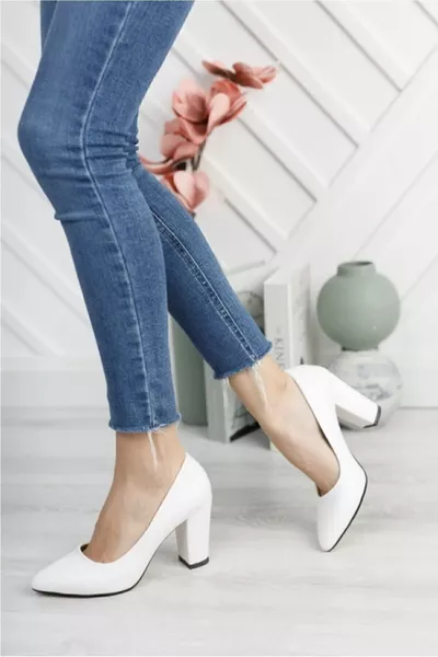 خنجر أنثى بكعب أبيض سميك