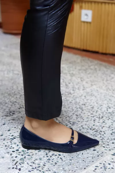 مونتي الأزرق الداكن وأشار اصبع القدم مشبك مفصلة شقق الباليه