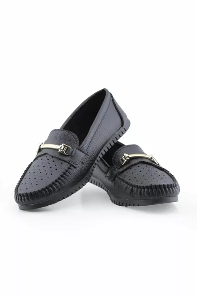 تدبيس القلعة أحذية نسائية متسكعة مع إكسسوارات I سوداء