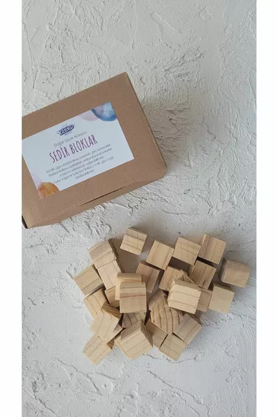 مجموعة مكعبات خشب الأرز وزيت خشب الأرز الطارد الطبيعي للعث - بديل طبيعي للنفتالين