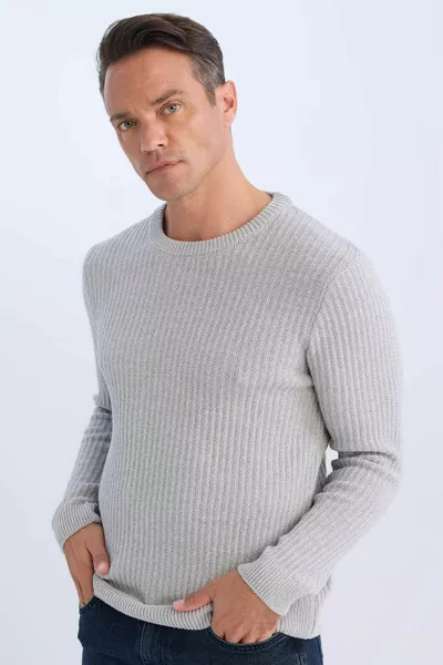 Maglione lavorato a maglia con scollo rotondo in stile classico axns