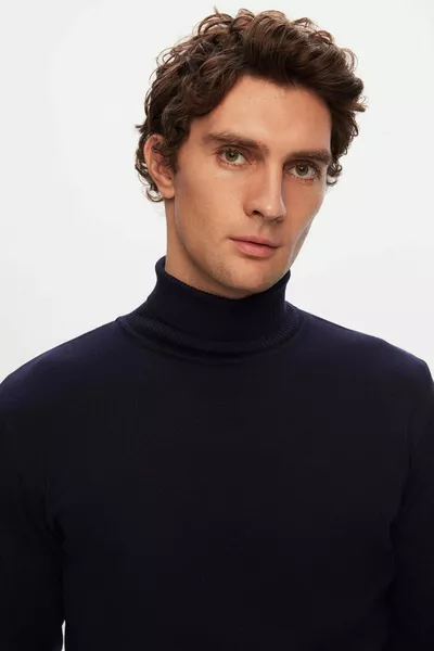 كنزة صوفية بياقة مرتفعة من Ds Damat، بقصة عادية، باللون الأزرق الداكن ومزيج قطن