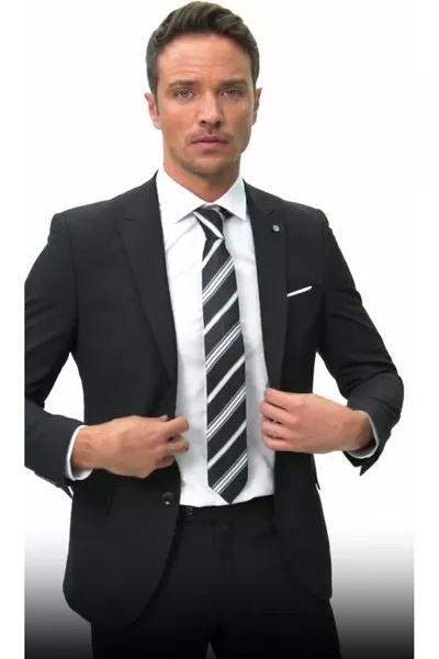 Completo da uomo nero basic slim fit a taglio aderente con doppio spacco