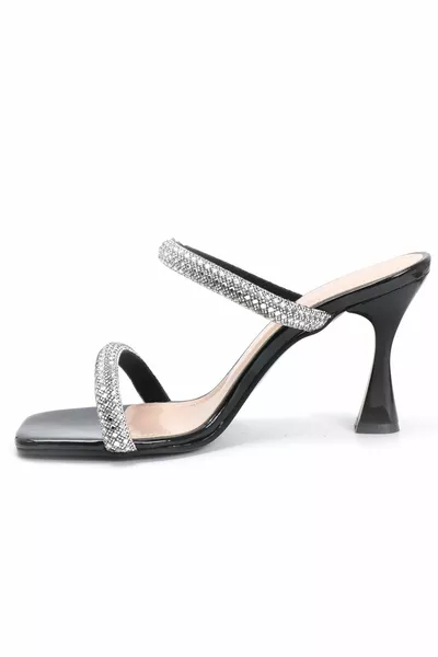 Женские тапочки с черными камнями