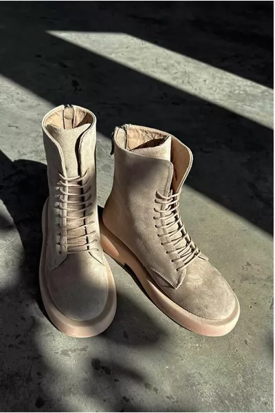 Beige Damen Stiefel aus echtem Wildleder