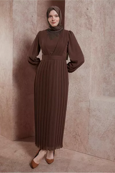 BELTED NECKLACE DETAILED EVENING DRESS 