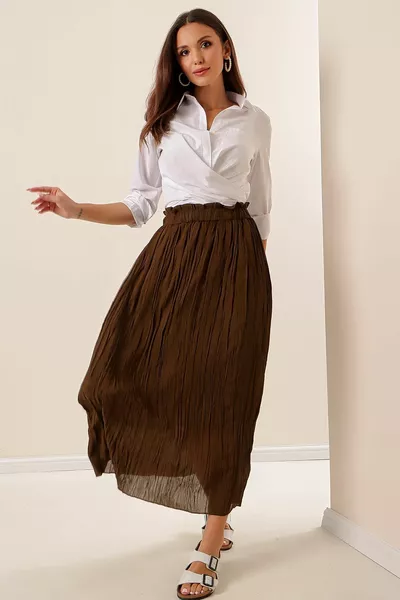 خصر مطاطي مبطن بطيات تنورة طويلة من الشيفون الكاكي