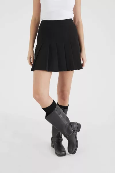 تنورة صغيرة مطوية سميكة 