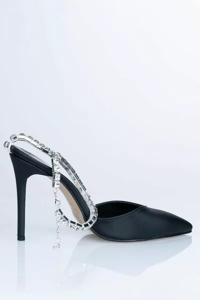 Черные камни на щиколотке, туфли на шпильке 5 см