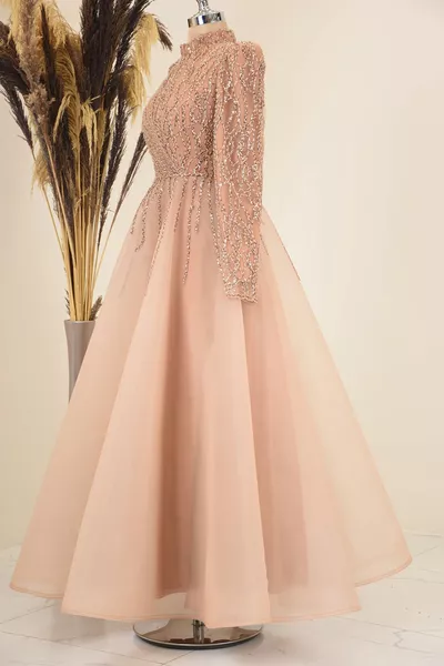 Mila Abendkleid mit drapierter Applikationsstickerei auf der Vorderseite - Onion Peel