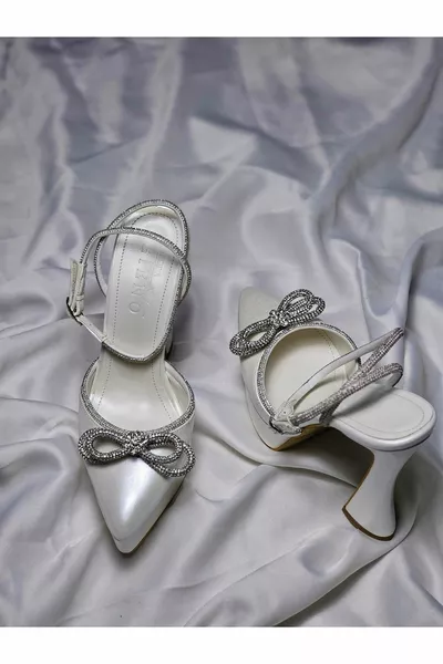 Свадебное платье из перламутра, щиколотка и стильные вечерние туфли с деталями из камня