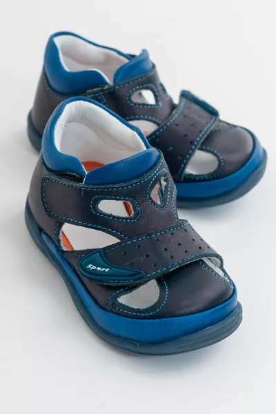 Marineblauwe leren orthopedisch ondersteunde First Step-schoenen voor jongens