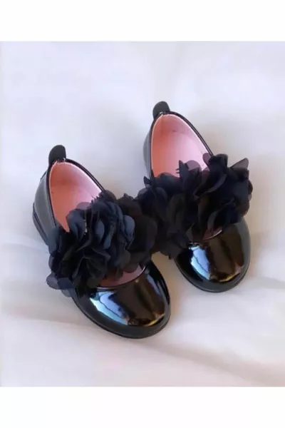 شقق الباليه المزهرة للفتيات