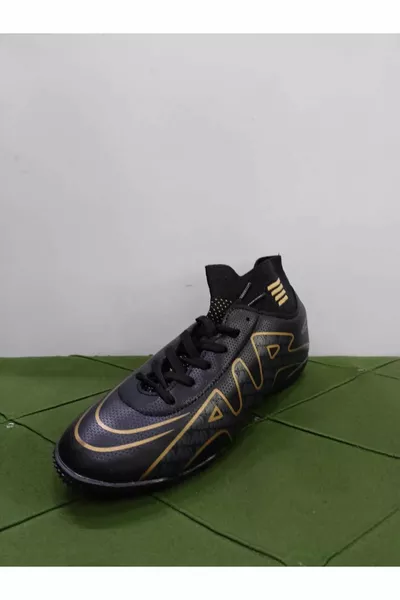 أحذية Astroturf مع الجوارب