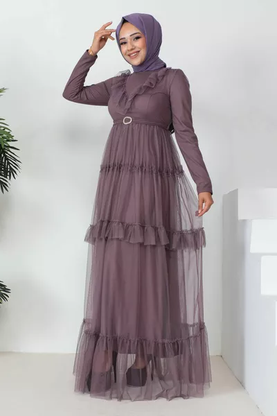 فستان سهرة باللون الأرجواني الداكن بكشكش بتفصيل أمامي