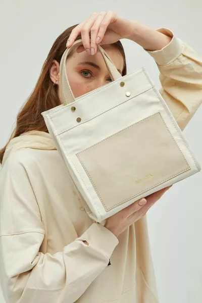 حقيبة قماش مع جيوب جلدية بيج