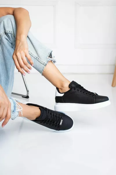 Черный -  Женские кроссовки