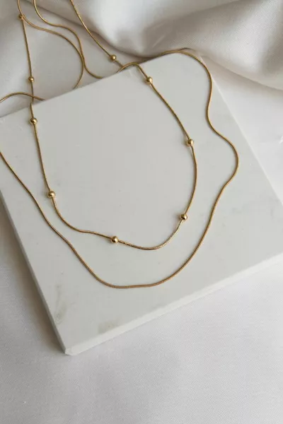 Комбинирано дамско колие от стомана, проектирано със стоманена верижка, плоска и колие от мъниста (2 БРОЯ)