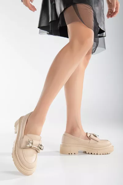 Nouveau modèle de boucle de mocassin à semelle haute