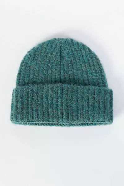 قبعة صغيرة خضراء داكنة