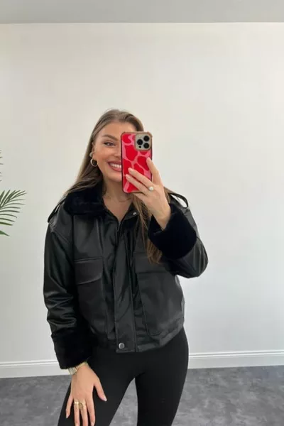 معطف جلدي نسائي أسود مع فرو حرير كامل بالداخل مقاس قياسي مناسب للمقاسات S - M - L