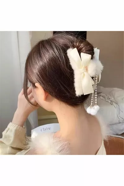 Fur Peg Clasp with Cream Pompom and Bow