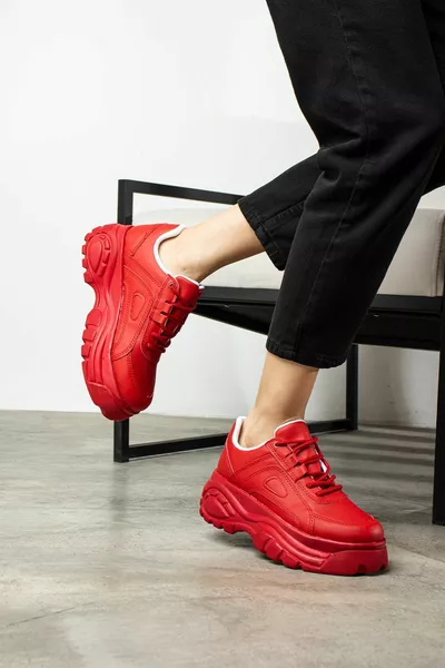 حذاء رياضي أحمر نسائي غير رسمي منقوش خفيف الوزن نعل عالي الدانتيل 