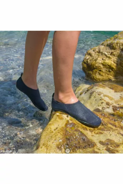 - Chaussures de mer Aquashoes 