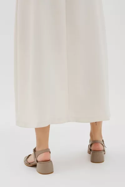 صنادل جلد طبيعي بكعب  a bn Ayk 