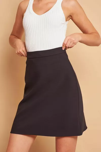 عالية الخصر الخفيفة ليكرا النسيج طول الركبة تنورة الجرس الأسود