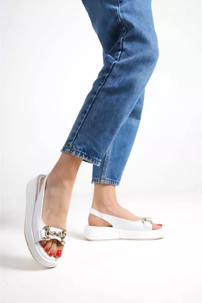 Дамски отворени сандали с катарама