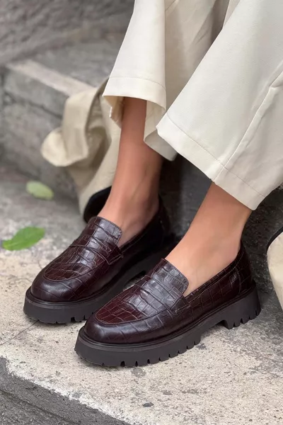 كوينا براون منقوشة جلد طبيعي سميكة وحيد التفاصيل أحذية نسائية