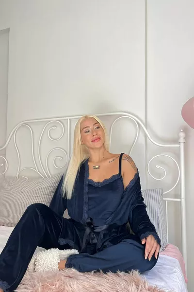 Navy Navy Exclusive Women's Pajama Set with Velvet Dressing Gown