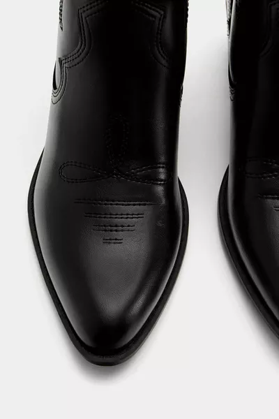 Stivali da cowboy con impunture