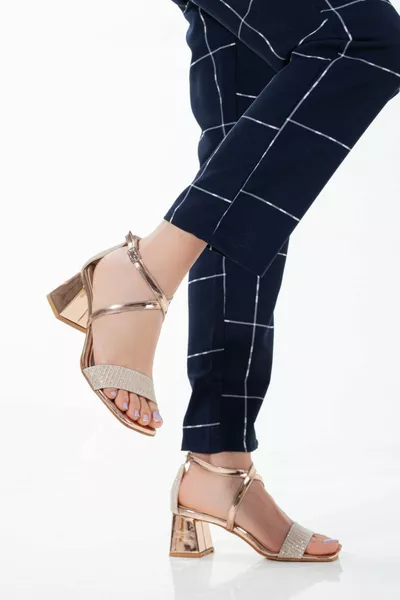 Женские вечерние туфли на коротком каблуке медного цвета