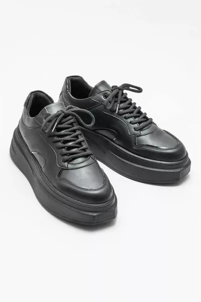 أحذية رياضية نسائية سوداء