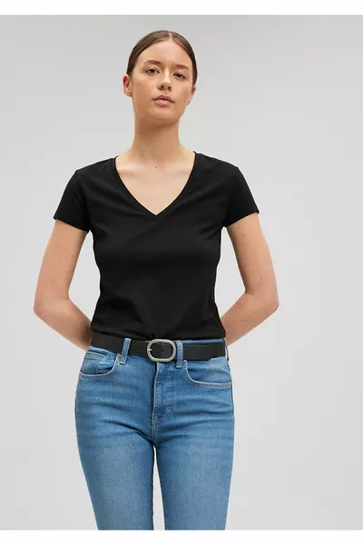 V-Neck Black Basic Stretch T-Shirt Fitted / Fitted Fit 