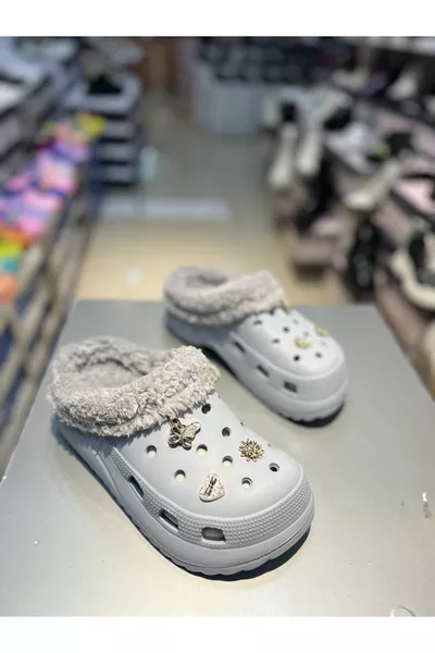 Дамски чехли с висока подметка от вълна със скъпоценни камъни