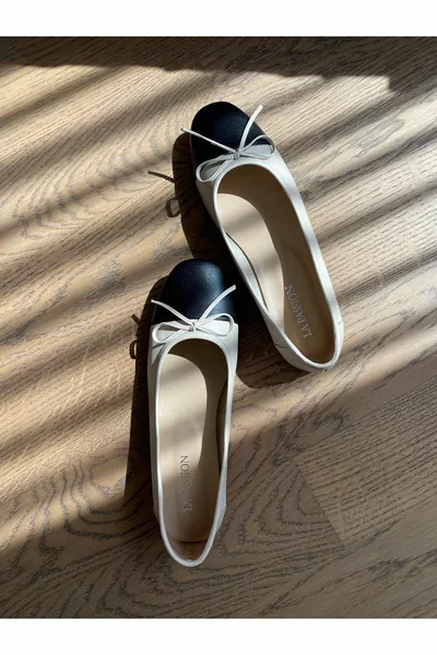 المرأة جلد طبيعي الباليه الشقق البيج الأسود ، القوس المزدوج اللون المرأة الباليه الشقق