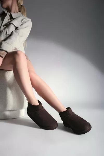 المرأة الداخلية الفراء عارضة الأحذية باسيب براون من جلد الغزال