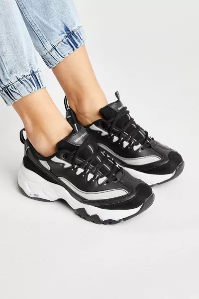 سنيكرز أبيض وأسود للسيدات 