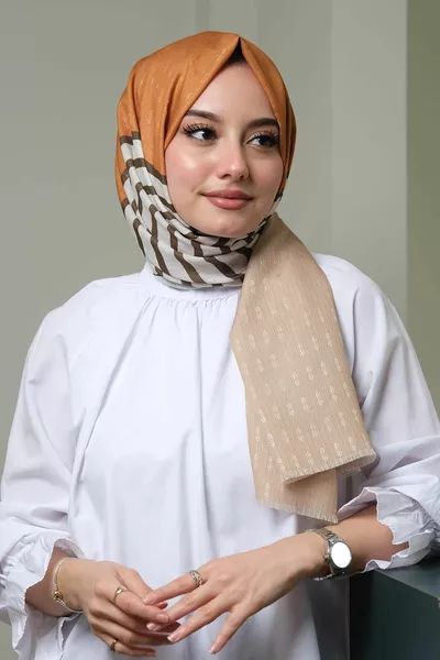 Scialle in cotone giallo dorato con motivo a righe