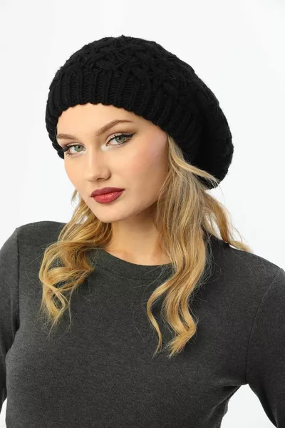 Двуслойна черна шапка за женски художник