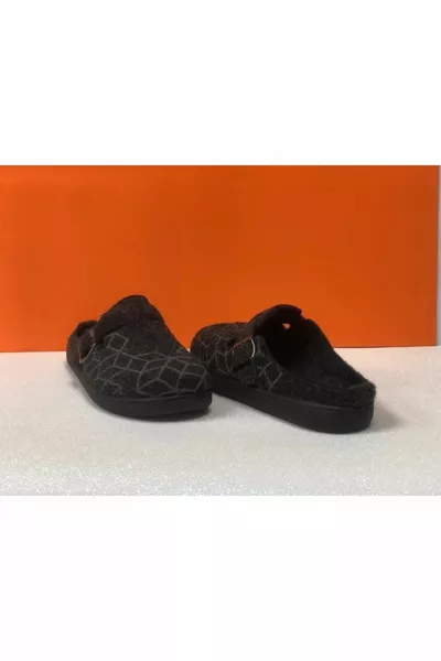 القوقاز العظام خفيفة الوزن الرجال الشتاء النعال البيت المغلق