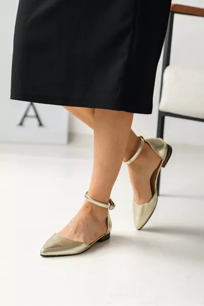 Misty Wrist Strap Pointy Nose Casual Ballet Flats