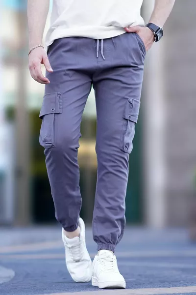 Мужские серые брюки-карго с карманами 