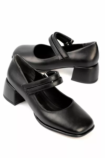 حادة اصبع القدم مزدوجة مشبك ماري جين أحذية