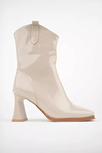 Stivali con tacco in vernice beige da donna Punta quadrata