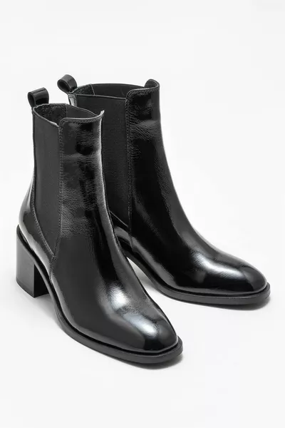 أحذية نسائية بكعب جلدي أسود